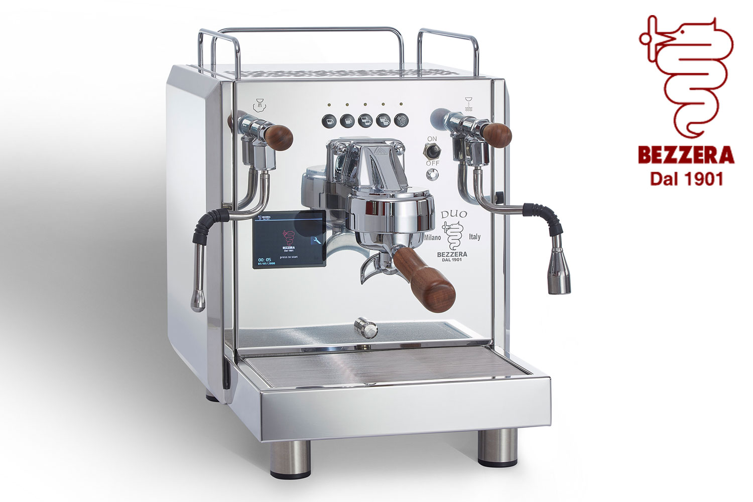 Ein junger Barista bereitet Kaffee hinter einer geschäftigen Kaffeebar auf einer Messe zu.